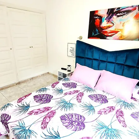 Blanca Apartment, Garden View 2 Bedrooms Dom wakacyjny