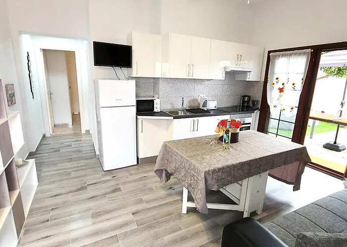 Будинок відпочинку Blanca Apartment, Garden View 2 Bedrooms Адехе