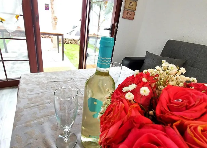 Blanca Apartment, Garden View 2 Bedrooms *